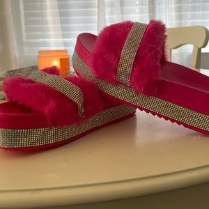NWOT PLATFORM SANDALS